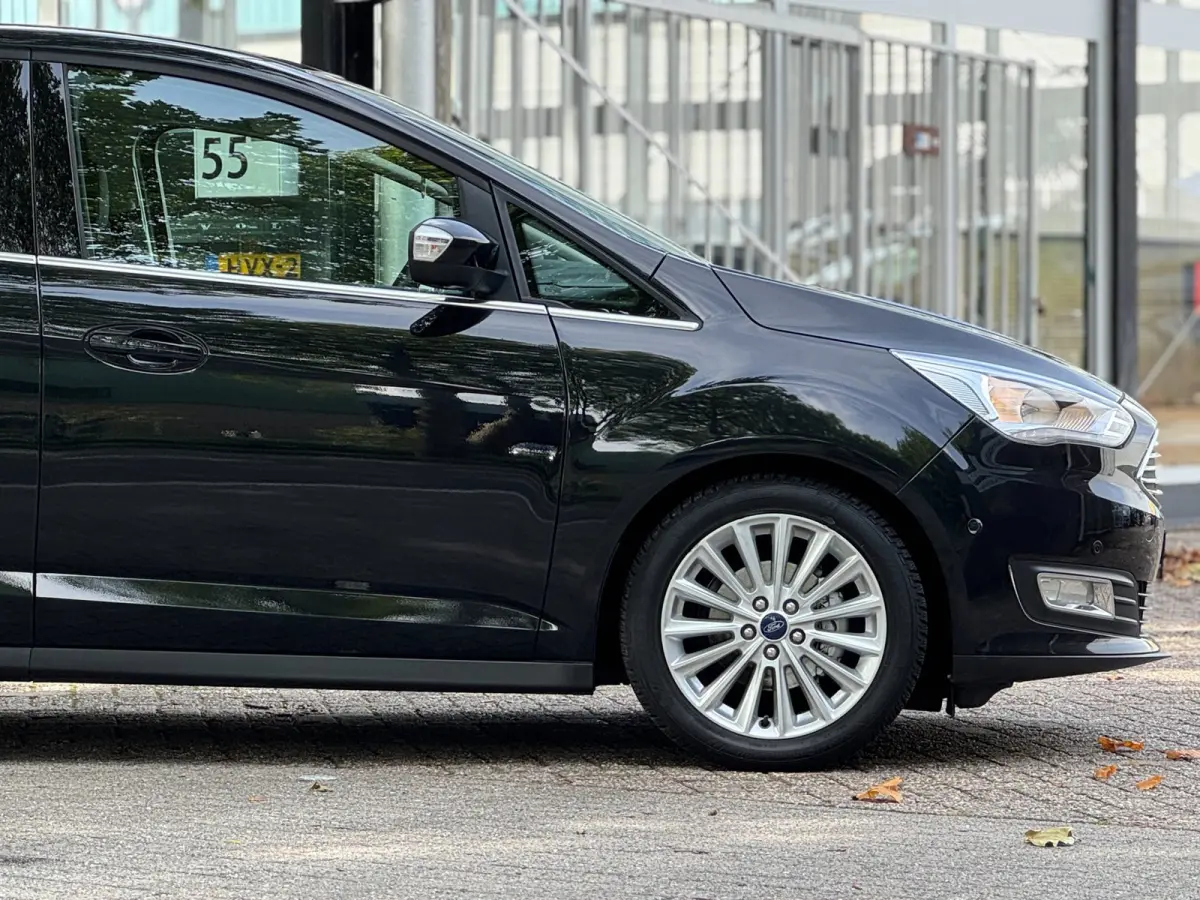 1.0 Titanium Zeer lage KMS NAP Luxe uitvoering Facelift