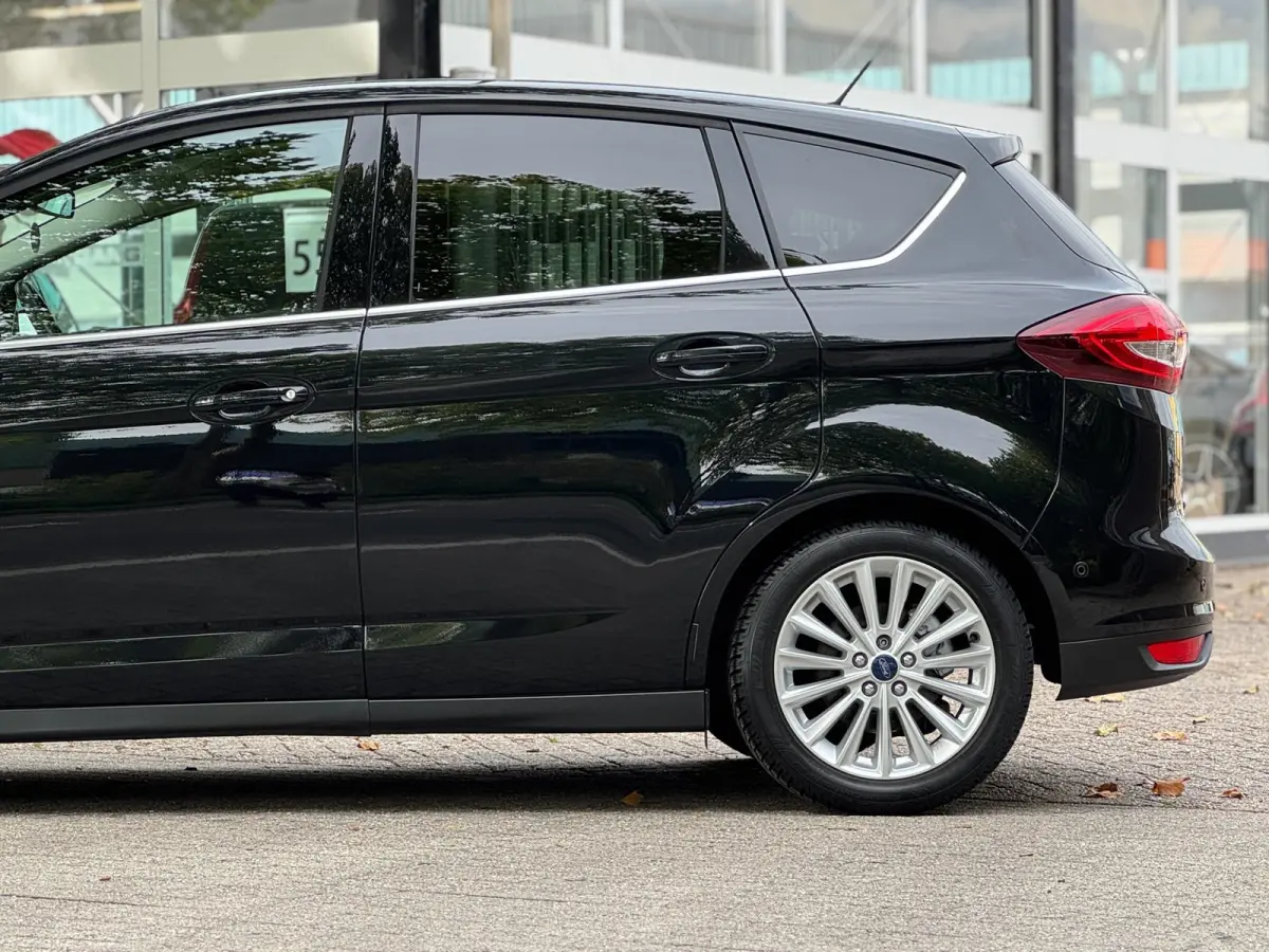 1.0 Titanium Zeer lage KMS NAP Luxe uitvoering Facelift