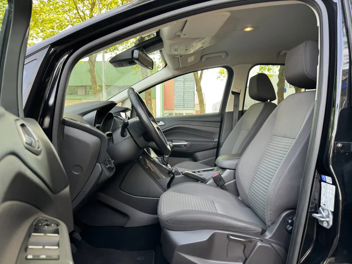 1.0 Titanium Zeer lage KMS NAP Luxe uitvoering Facelift