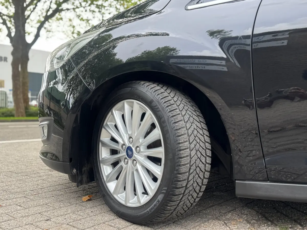 1.0 Titanium Zeer lage KMS NAP Luxe uitvoering Facelift