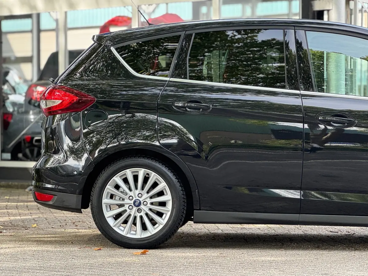 1.0 Titanium Zeer lage KMS NAP Luxe uitvoering Facelift