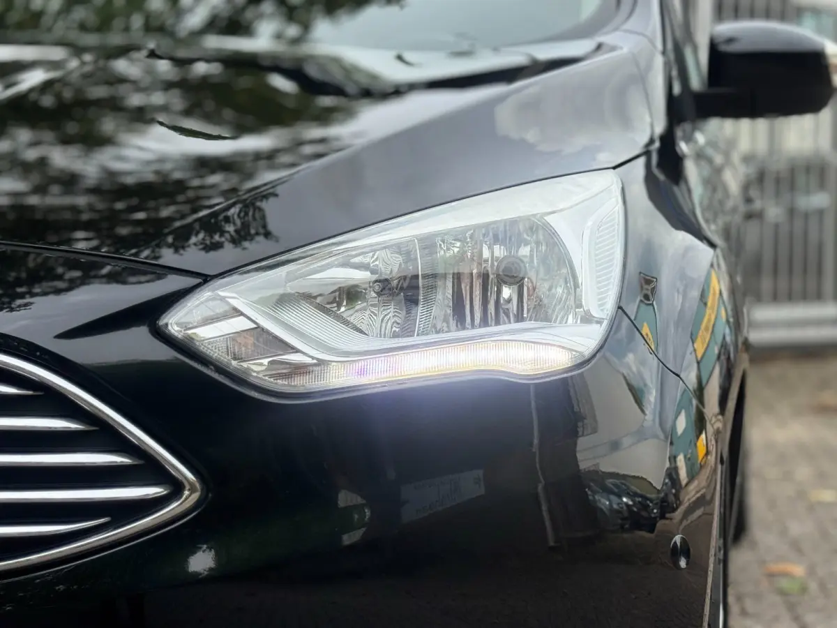 1.0 Titanium Zeer lage KMS NAP Luxe uitvoering Facelift