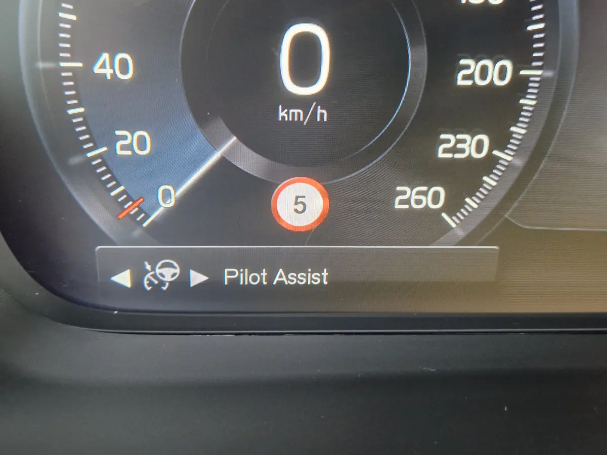 T4 R-Design | camera achter | Stoelverwarming en stuurverwarming | getinte ramen | Apple carplay