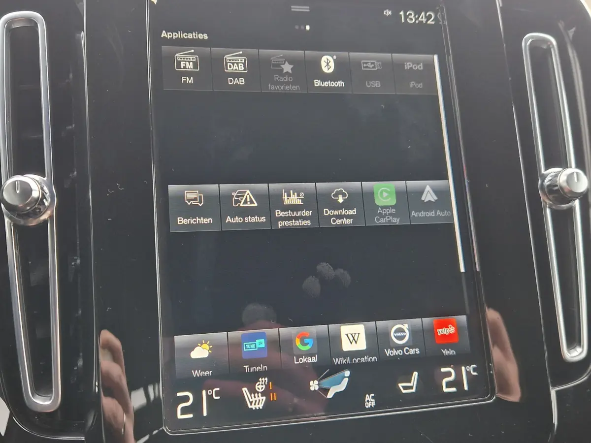 T4 R-Design | camera achter | Stoelverwarming en stuurverwarming | getinte ramen | Apple carplay