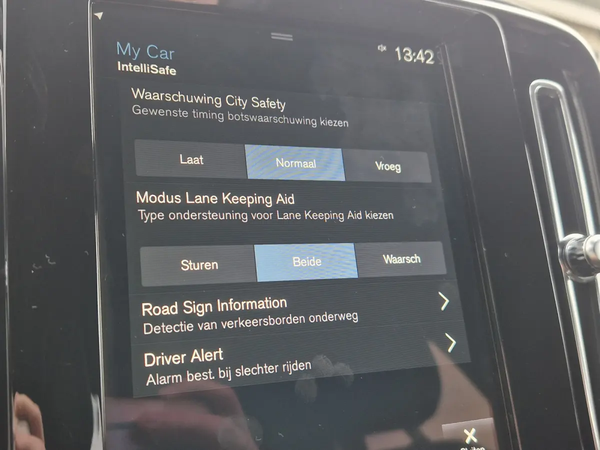 T4 R-Design | camera achter | Stoelverwarming en stuurverwarming | getinte ramen | Apple carplay