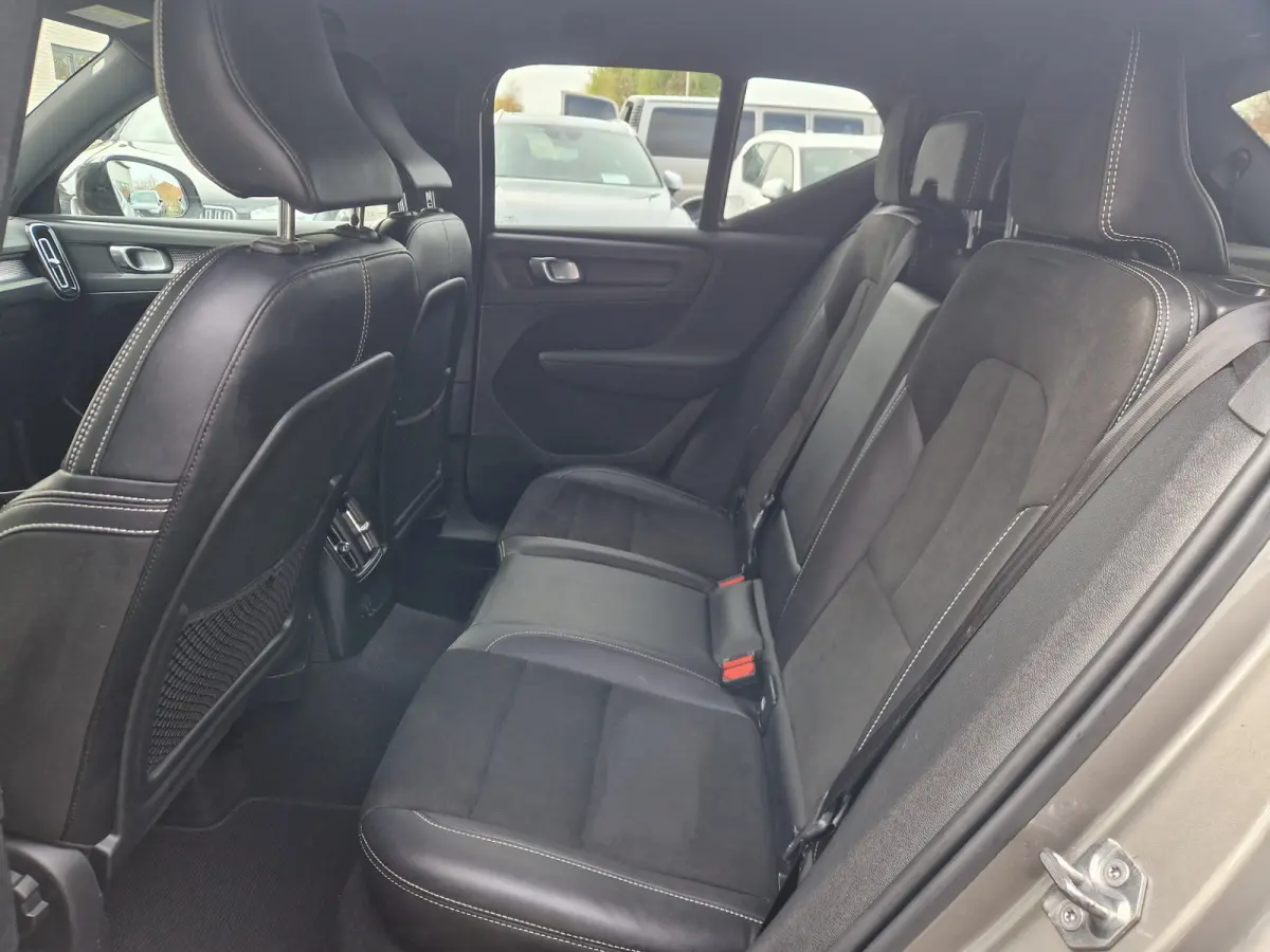T4 R-Design | camera achter | Stoelverwarming en stuurverwarming | getinte ramen | Apple carplay