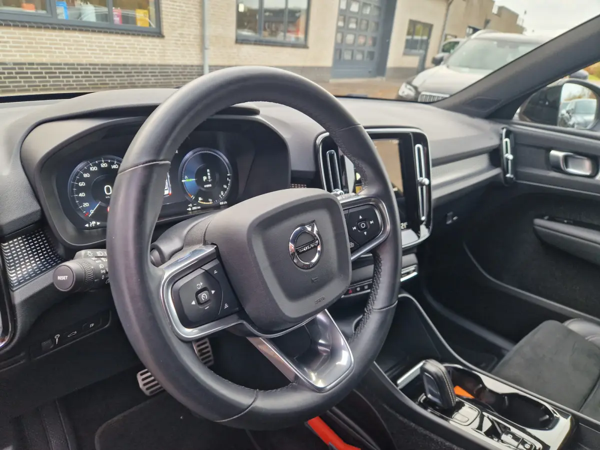 T4 R-Design | camera achter | Stoelverwarming en stuurverwarming | getinte ramen | Apple carplay