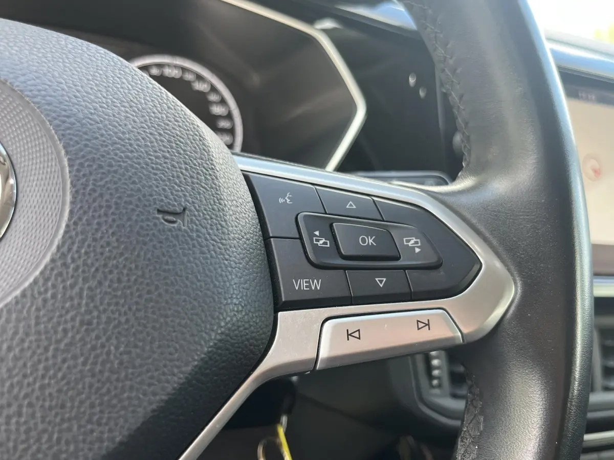 1.0 TSI R-Line (Camera,Acc,Clima,Navi)