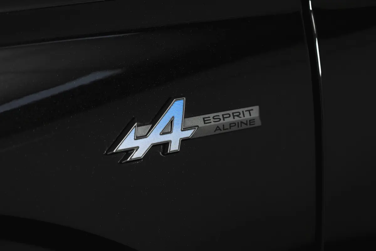 1.2 E-Tech full hybrid 200 esprit Alpine | 360 Camera | Elek. Stoelen | Winterpack | Dig. Cockpit | Adapt. Cruise | PDC | NAV+App. Connect | ECC | LM 20" | 5812
