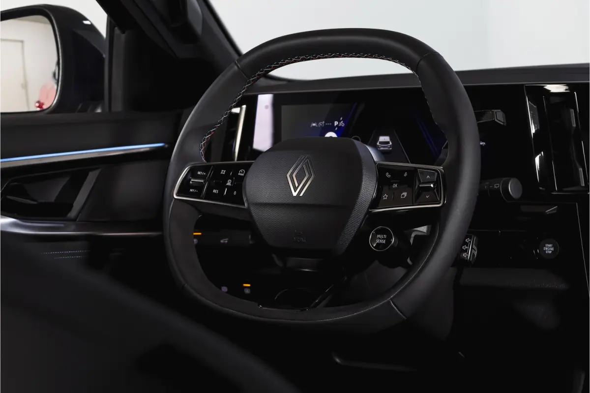 1.2 E-Tech full hybrid 200 esprit Alpine | 360 Camera | Elek. Stoelen | Winterpack | Dig. Cockpit | Adapt. Cruise | PDC | NAV+App. Connect | ECC | LM 20" | 5812