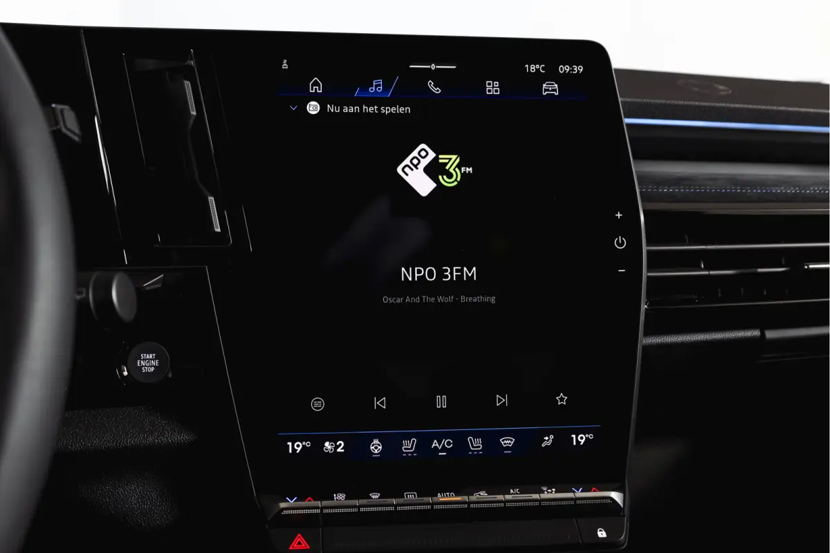 1.2 E-Tech full hybrid 200 esprit Alpine | 360 Camera | Elek. Stoelen | Winterpack | Dig. Cockpit | Adapt. Cruise | PDC | NAV+App. Connect | ECC | LM 20" | 5812