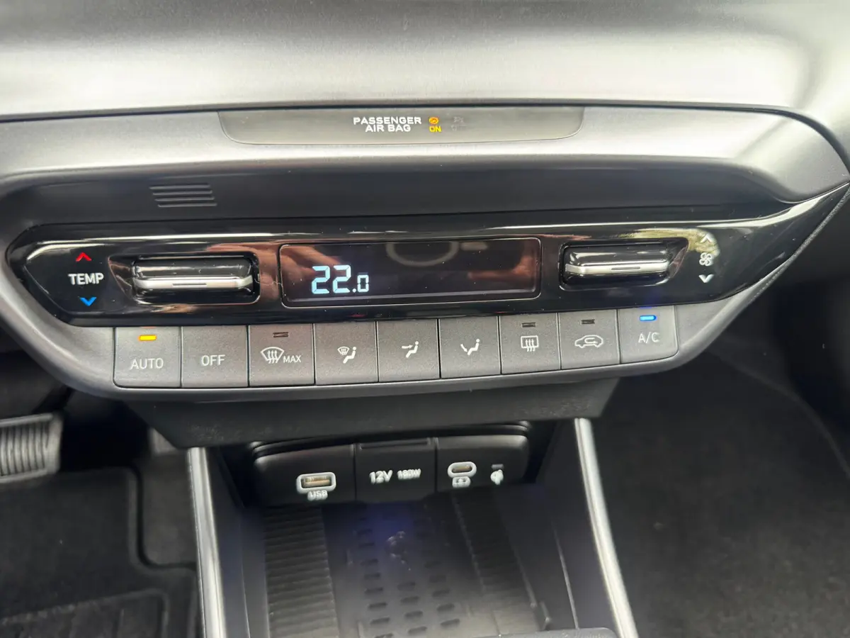 1.0 T-GDI Premium,stoelverwarming V+A,LED,Navi/Camera/Carpl-Andriod,