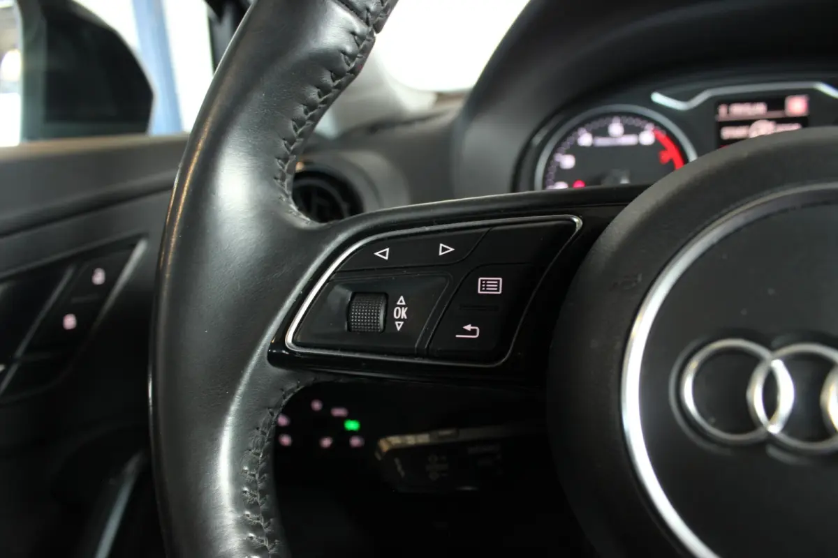 1.4 TFSI CoD S-Line Carplay | Leder | Keyless | Sfeerverl. | Stoelverw. | Navi | Adapt. Cruise | 19" LMV | PDC V+A