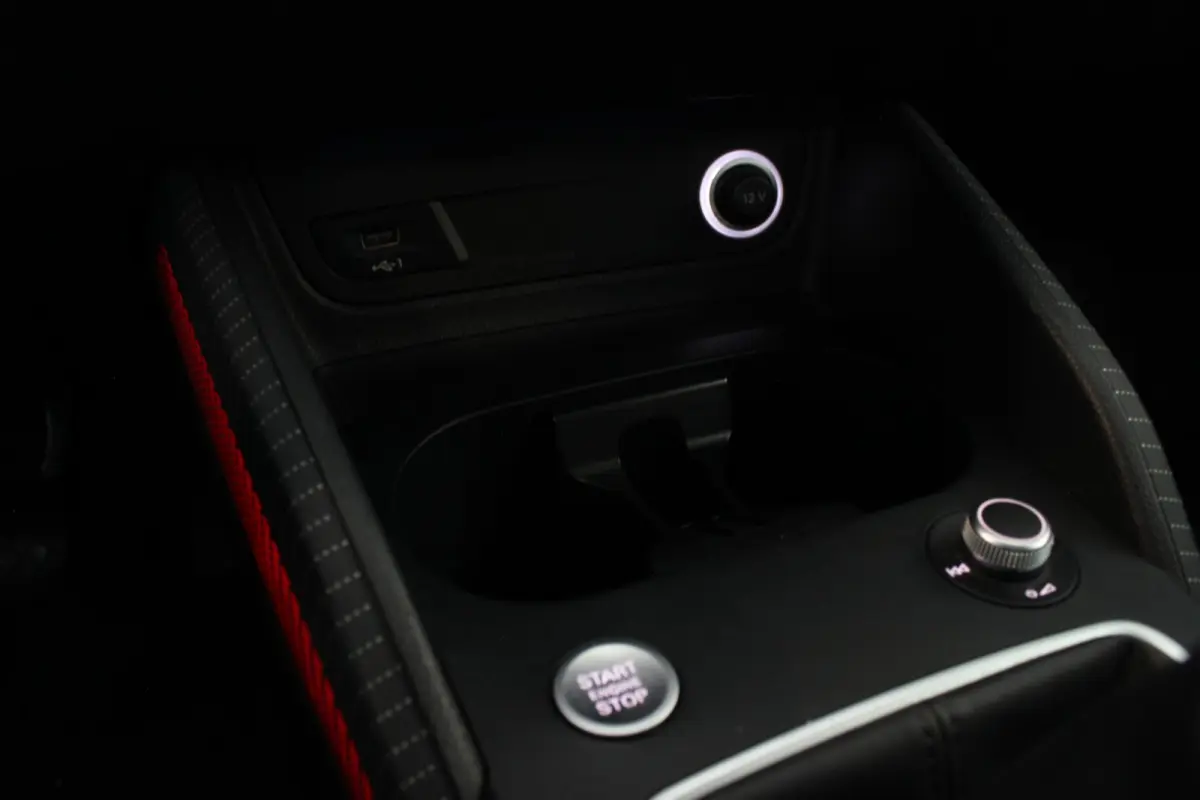 1.4 TFSI CoD S-Line Carplay | Leder | Keyless | Sfeerverl. | Stoelverw. | Navi | Adapt. Cruise | 19" LMV | PDC V+A