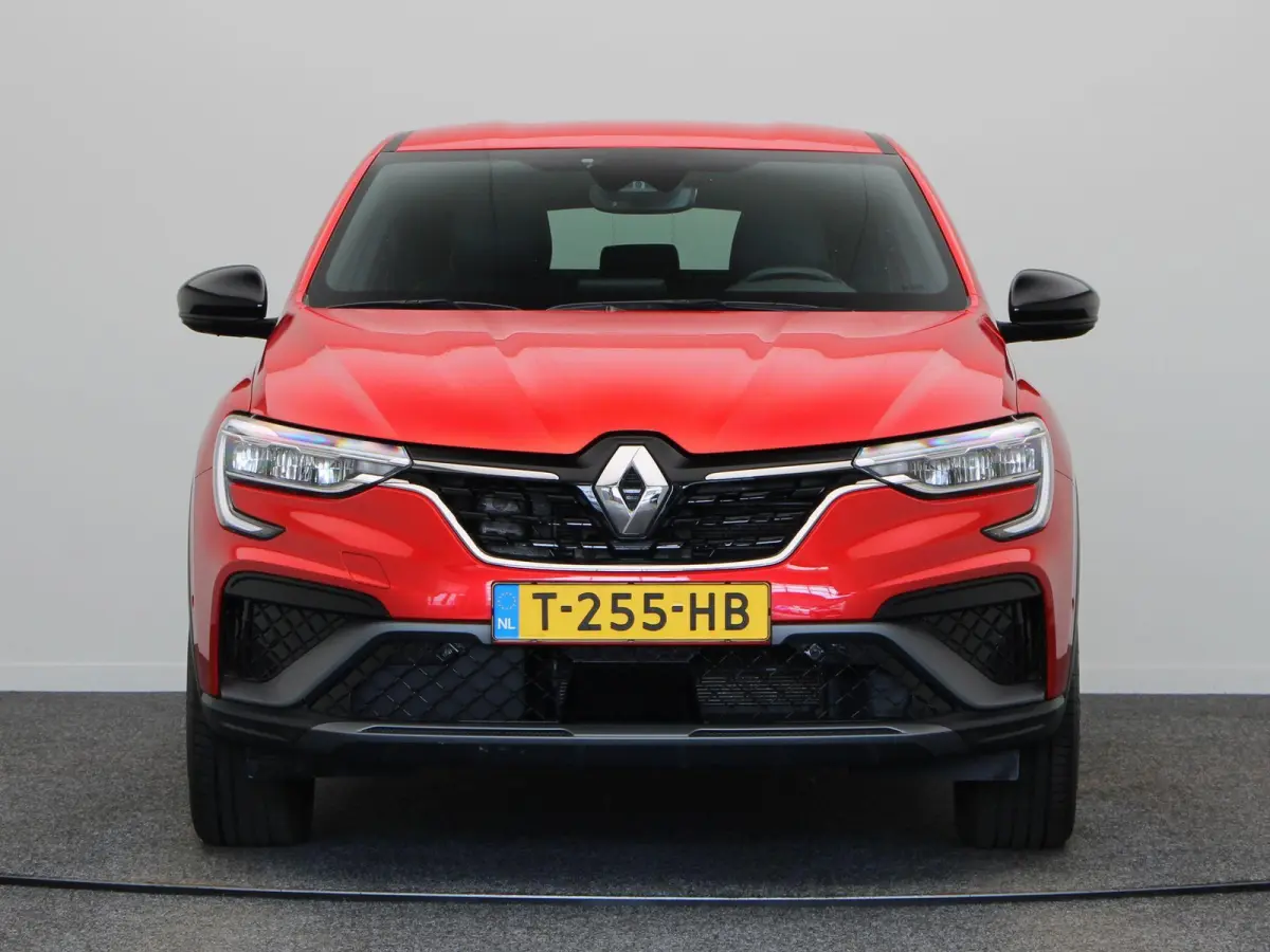 E-Tech Hybrid 145pk R.S. Line | Dealeronderhouden | Elektrische stoelen | Dodehoek detectie | Stoel en Stuurwiel verwarming | Parkeersensoren rondom | 1e Eigenaar |