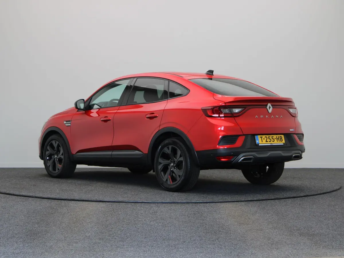 E-Tech Hybrid 145pk R.S. Line | Dealeronderhouden | Elektrische stoelen | Dodehoek detectie | Stoel en Stuurwiel verwarming | Parkeersensoren rondom | 1e Eigenaar |