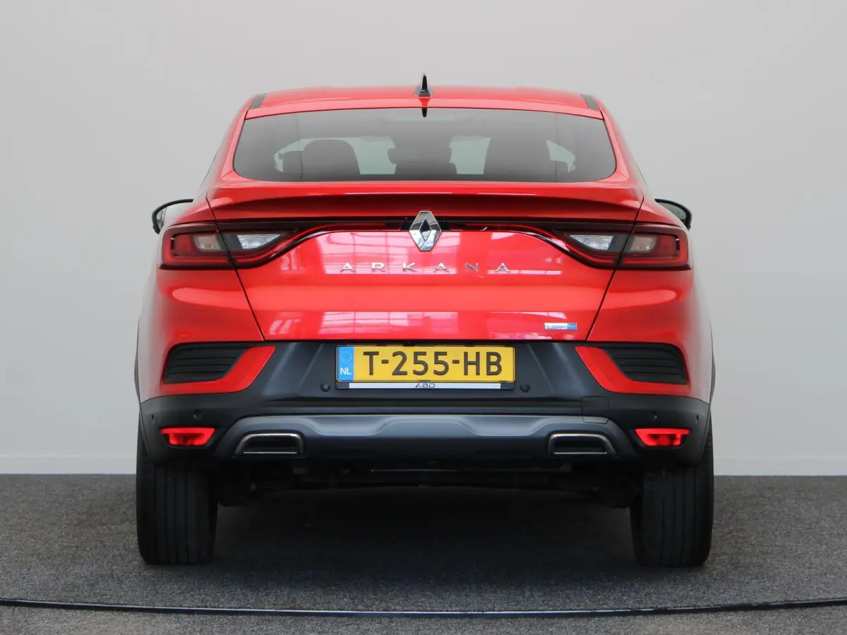E-Tech Hybrid 145pk R.S. Line | Dealeronderhouden | Elektrische stoelen | Dodehoek detectie | Stoel en Stuurwiel verwarming | Parkeersensoren rondom | 1e Eigenaar |