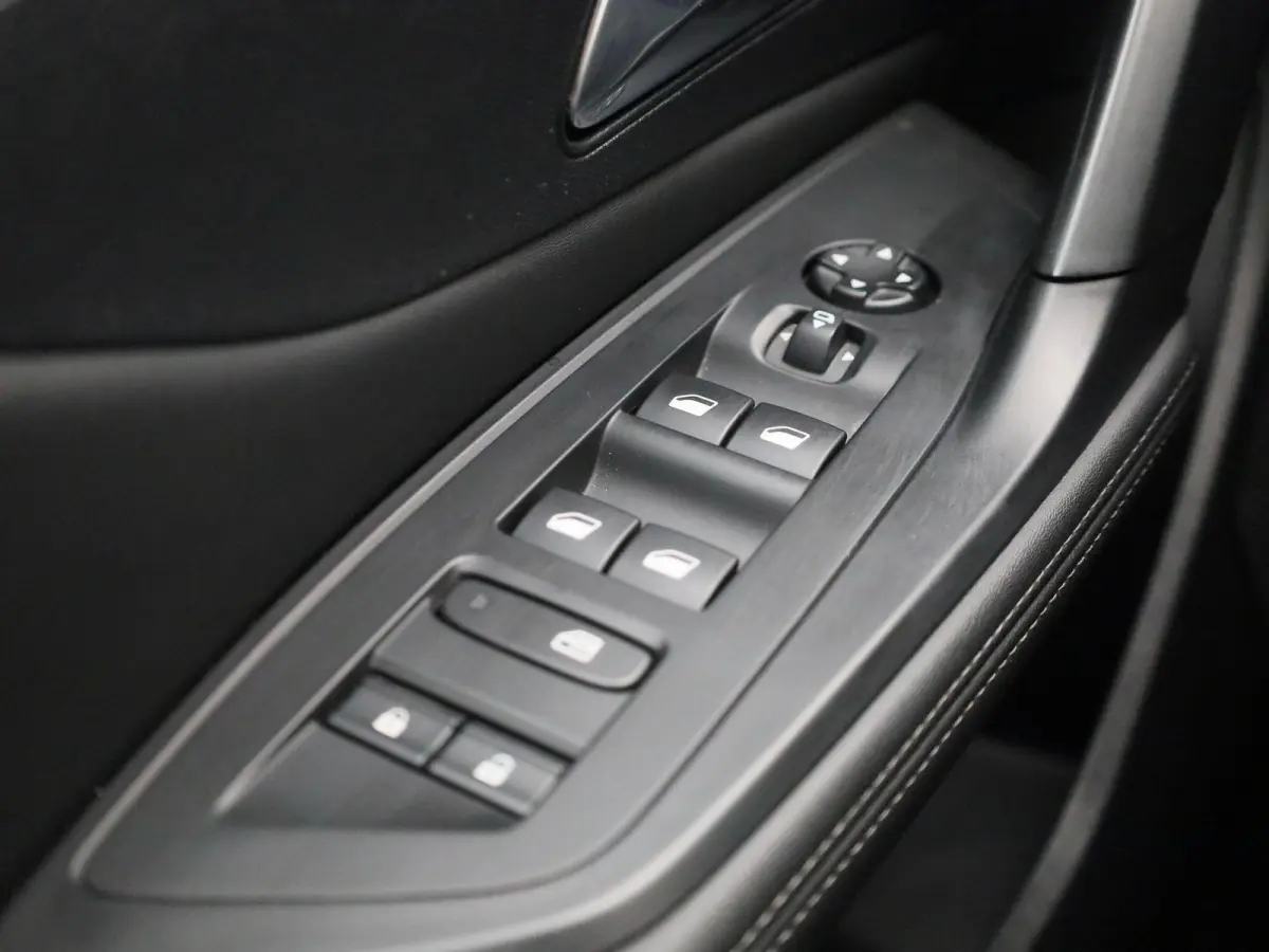 1.2 Allure Pack Business | LMV | Navigatie | Parkeer sensoren | Virtual cockpit | Climate control | Half leder | Stoel verwarming | Apple carplay | Cruise control | Camera