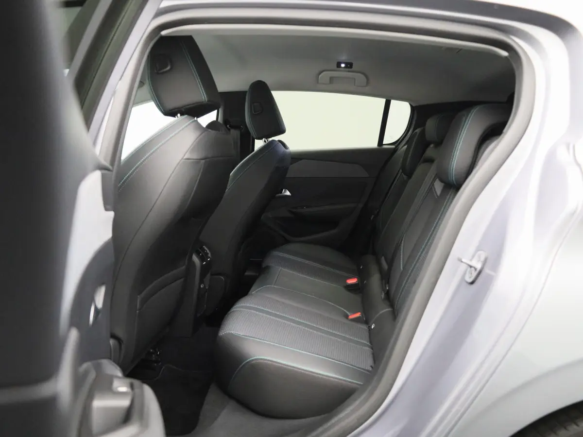 1.2 Allure Pack Business | LMV | Navigatie | Parkeer sensoren | Virtual cockpit | Climate control | Half leder | Stoel verwarming | Apple carplay | Cruise control | Camera