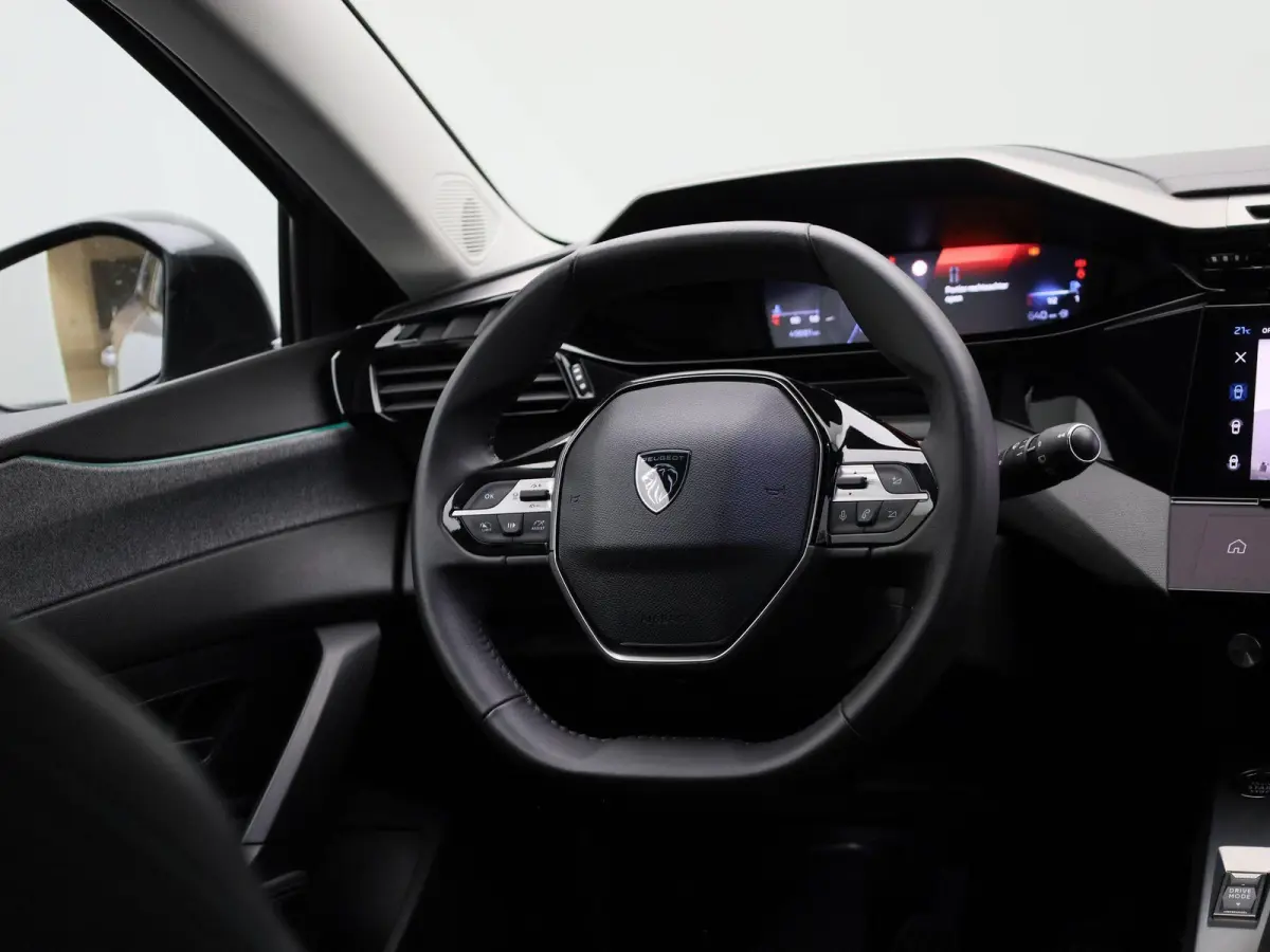 1.2 Allure Pack Business | LMV | Navigatie | Parkeer sensoren | Virtual cockpit | Climate control | Half leder | Stoel verwarming | Apple carplay | Cruise control | Camera