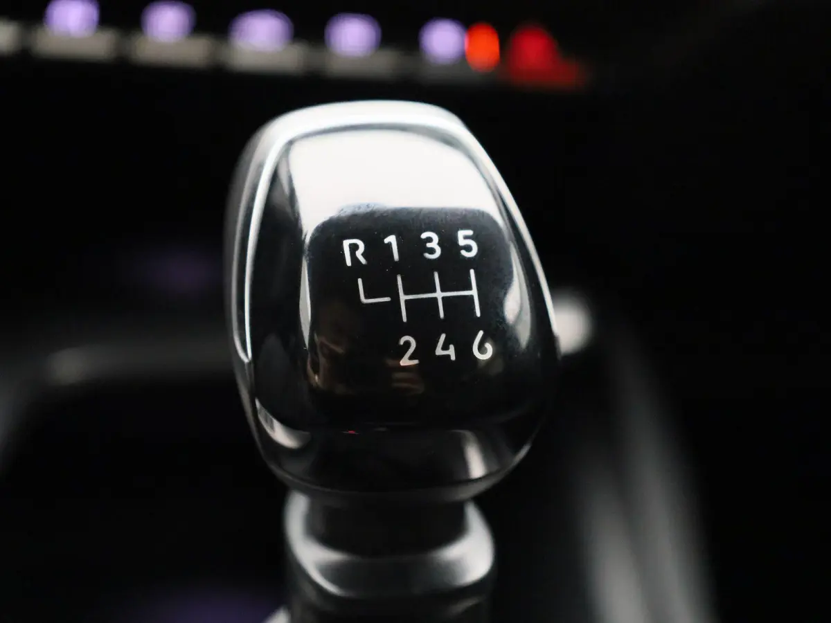 1.2 Allure Pack Business | LMV | Navigatie | Parkeer sensoren | Virtual cockpit | Climate control | Half leder | Stoel verwarming | Apple carplay | Cruise control | Camera