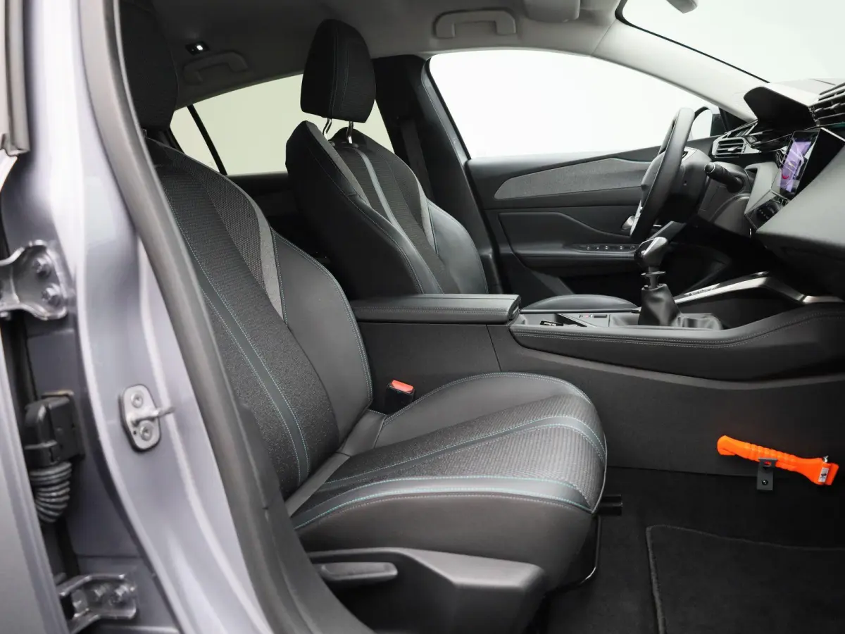 1.2 Allure Pack Business | LMV | Navigatie | Parkeer sensoren | Virtual cockpit | Climate control | Half leder | Stoel verwarming | Apple carplay | Cruise control | Camera