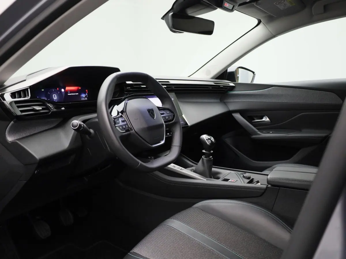 1.2 Allure Pack Business | LMV | Navigatie | Parkeer sensoren | Virtual cockpit | Climate control | Half leder | Stoel verwarming | Apple carplay | Cruise control | Camera