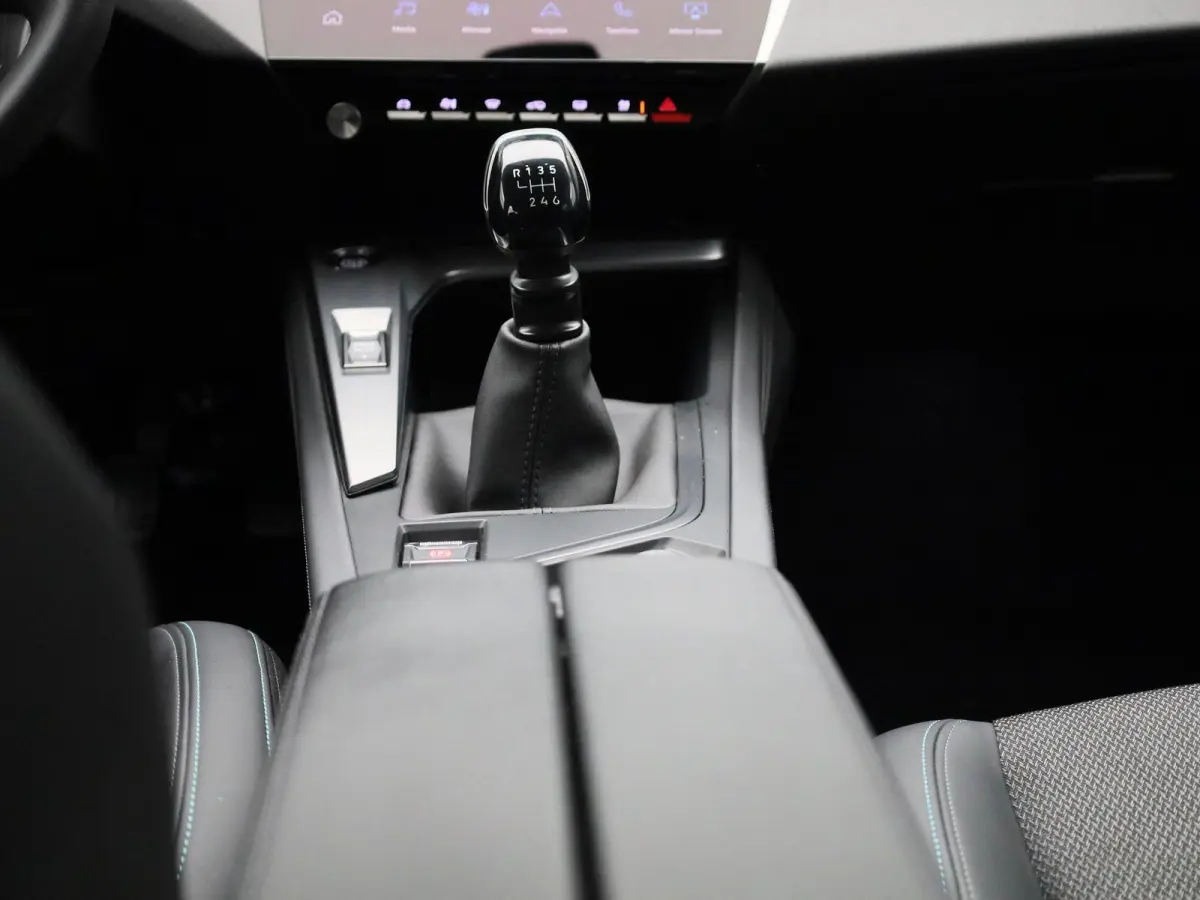 1.2 Allure Pack Business | LMV | Navigatie | Parkeer sensoren | Virtual cockpit | Climate control | Half leder | Stoel verwarming | Apple carplay | Cruise control | Camera