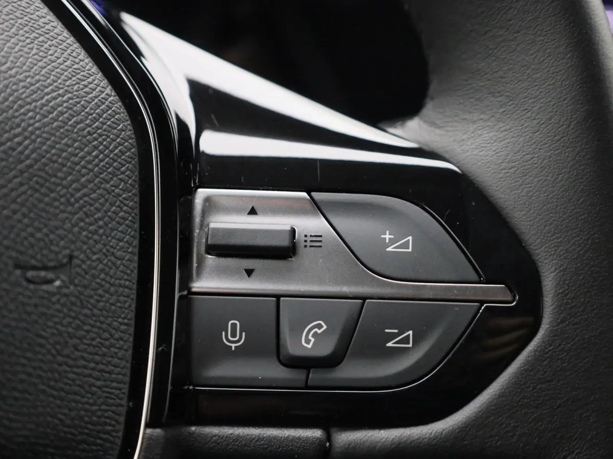 1.2 Allure Pack Business | LMV | Navigatie | Parkeer sensoren | Virtual cockpit | Climate control | Half leder | Stoel verwarming | Apple carplay | Cruise control | Camera