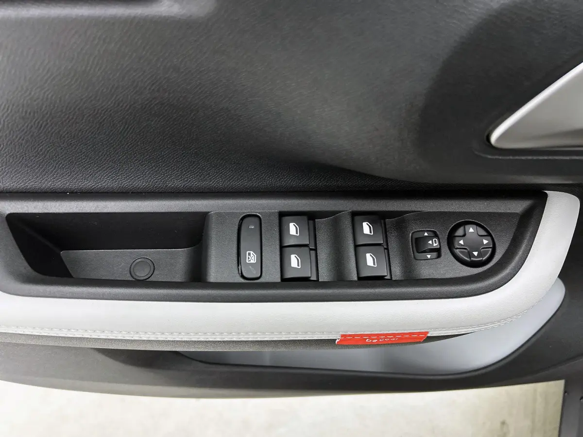 1.2 110pk Hybrid Max Automaat | Navigatie | Climate Control | Cruise Control | Camera | 17" LMV | LED | Apple Carplay/Android Auto | Stoel-/Stuurverwarming | Voorruitverwarming |