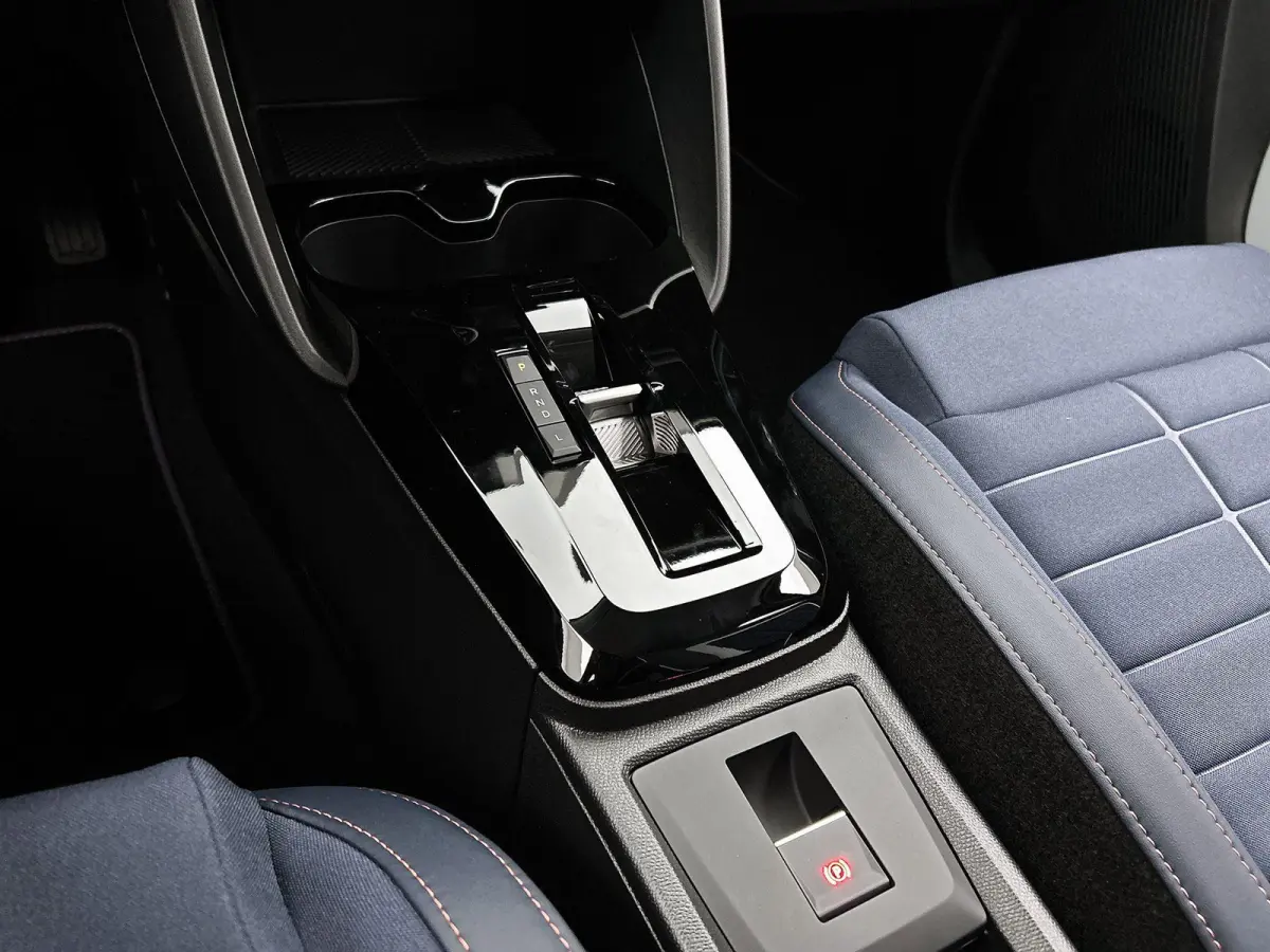 1.2 110pk Hybrid Collection Automaat | Navigatie via Apple Carplay / Android Auto | Airco | 17'' Lichtmetalen velgen | Achteruitrijcamera | Cruise control | LED Verlichting