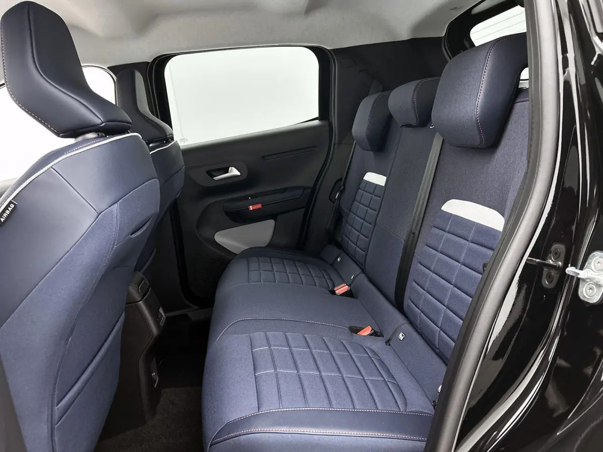 1.2 110pk Hybrid Collection Automaat | Navigatie via Apple Carplay / Android Auto | Airco | 17'' Lichtmetalen velgen | Achteruitrijcamera | Cruise control | LED Verlichting
