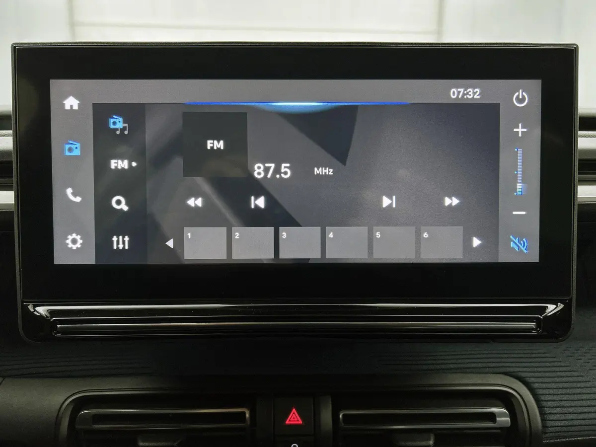 1.2 110pk Hybrid Collection Automaat | Navigatie via Apple Carplay / Android Auto | Airco | 17'' Lichtmetalen velgen | Achteruitrijcamera | Cruise control | LED Verlichting