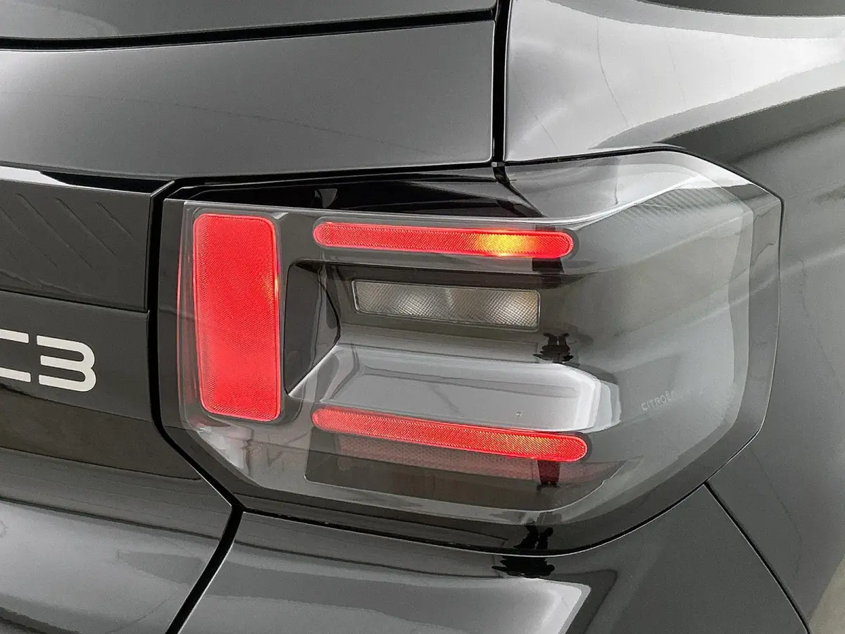 1.2 110pk Hybrid Collection Automaat | Navigatie via Apple Carplay / Android Auto | Airco | 17'' Lichtmetalen velgen | Achteruitrijcamera | Cruise control | LED Verlichting