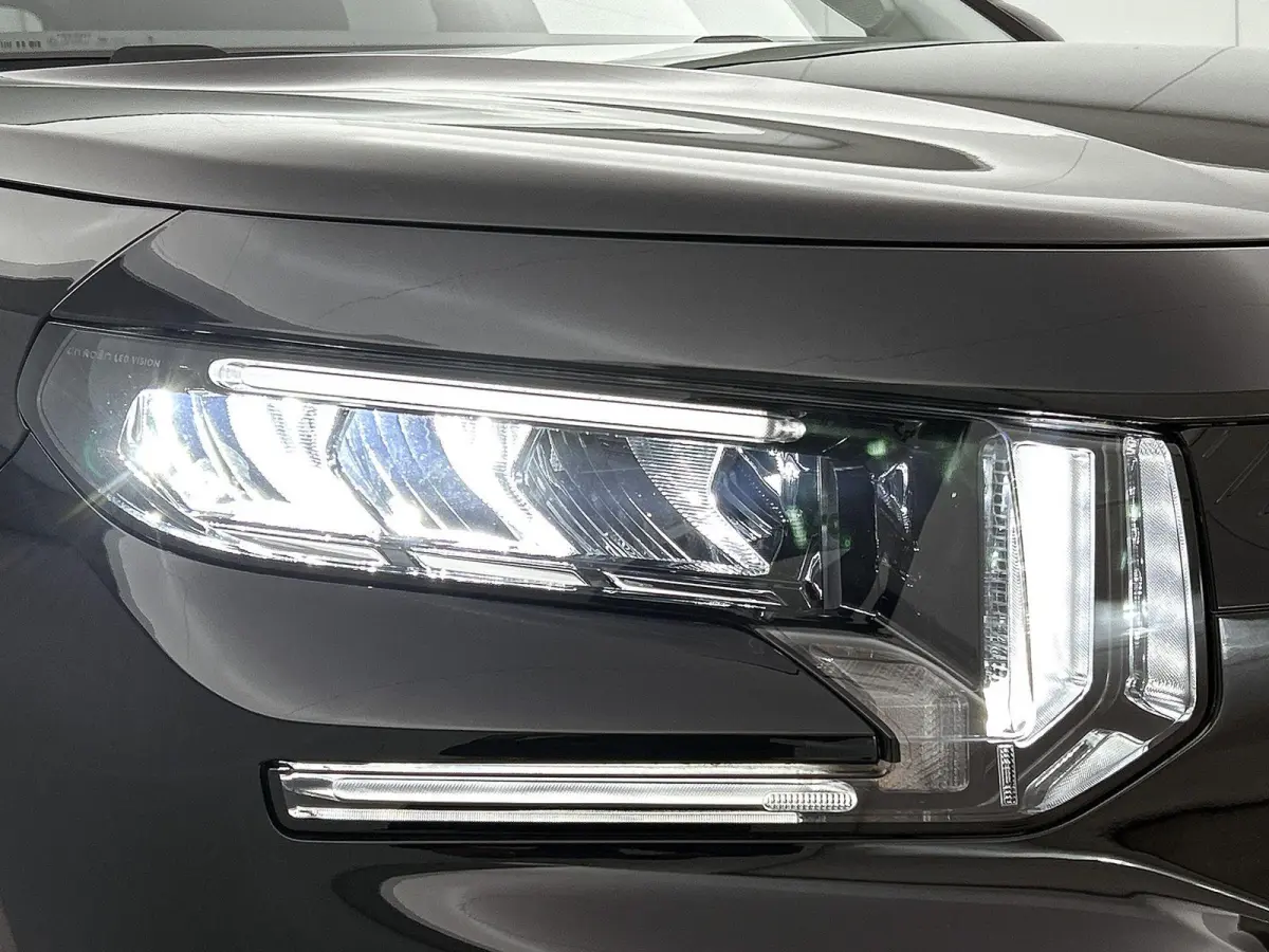 1.2 110pk Hybrid Collection Automaat | Navigatie via Apple Carplay / Android Auto | Airco | 17'' Lichtmetalen velgen | Achteruitrijcamera | Cruise control | LED Verlichting