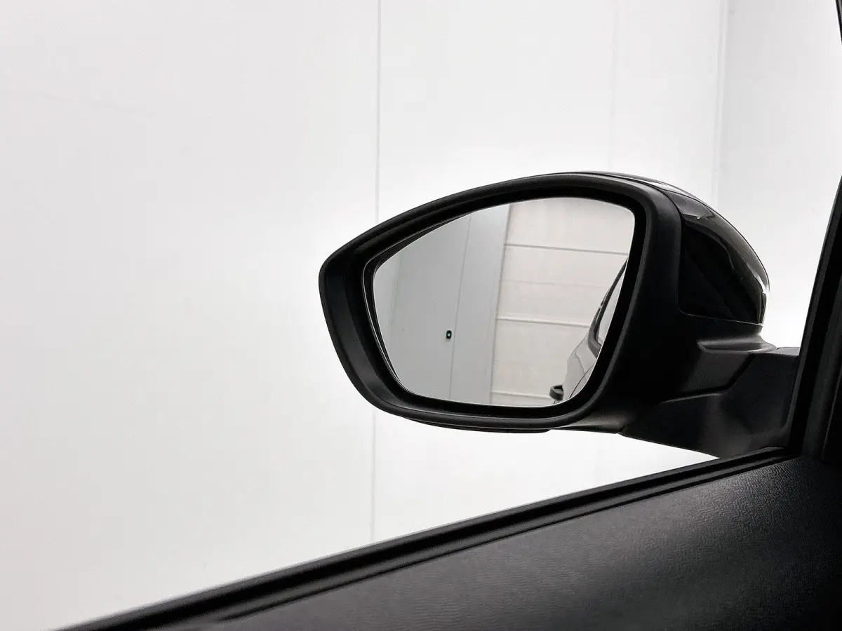 1.2 110pk Hybrid Collection Automaat | Navigatie via Apple Carplay / Android Auto | Airco | 17'' Lichtmetalen velgen | Achteruitrijcamera | Cruise control | LED Verlichting