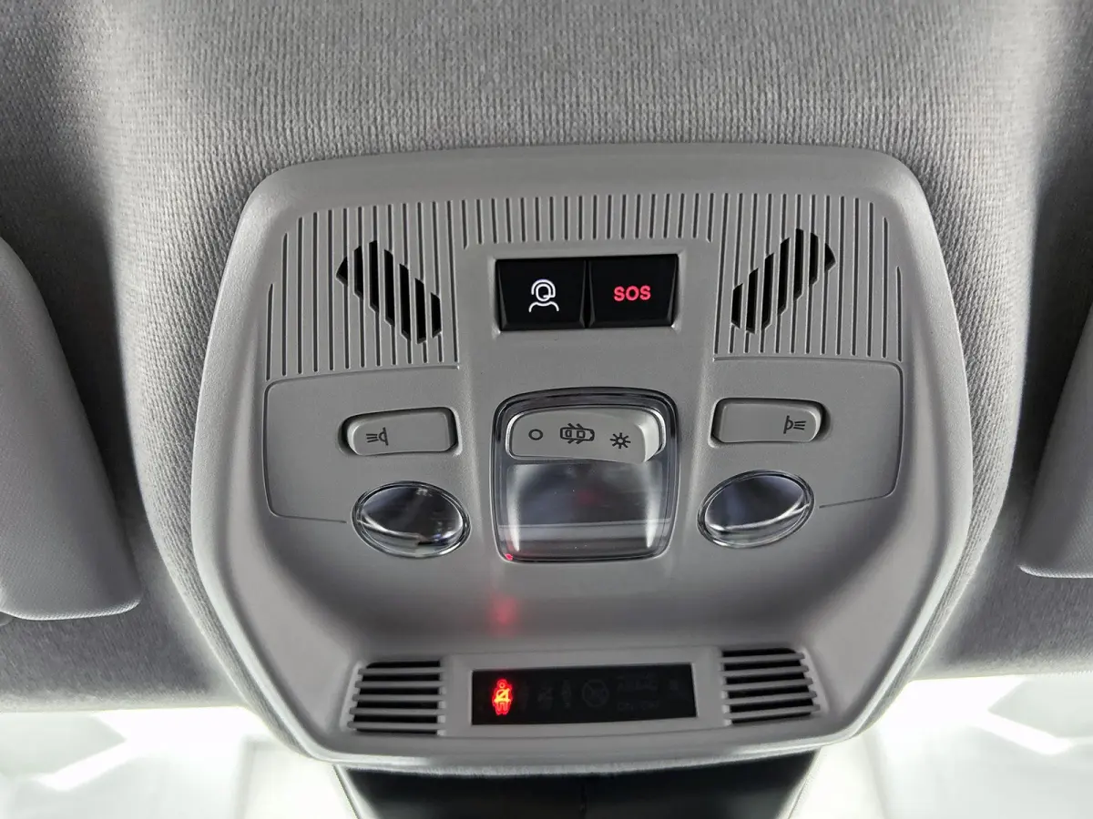 1.2 110pk Hybrid Collection Automaat | Navigatie via Apple Carplay / Android Auto | Airco | 17'' Lichtmetalen velgen | Achteruitrijcamera | Cruise control | LED Verlichting