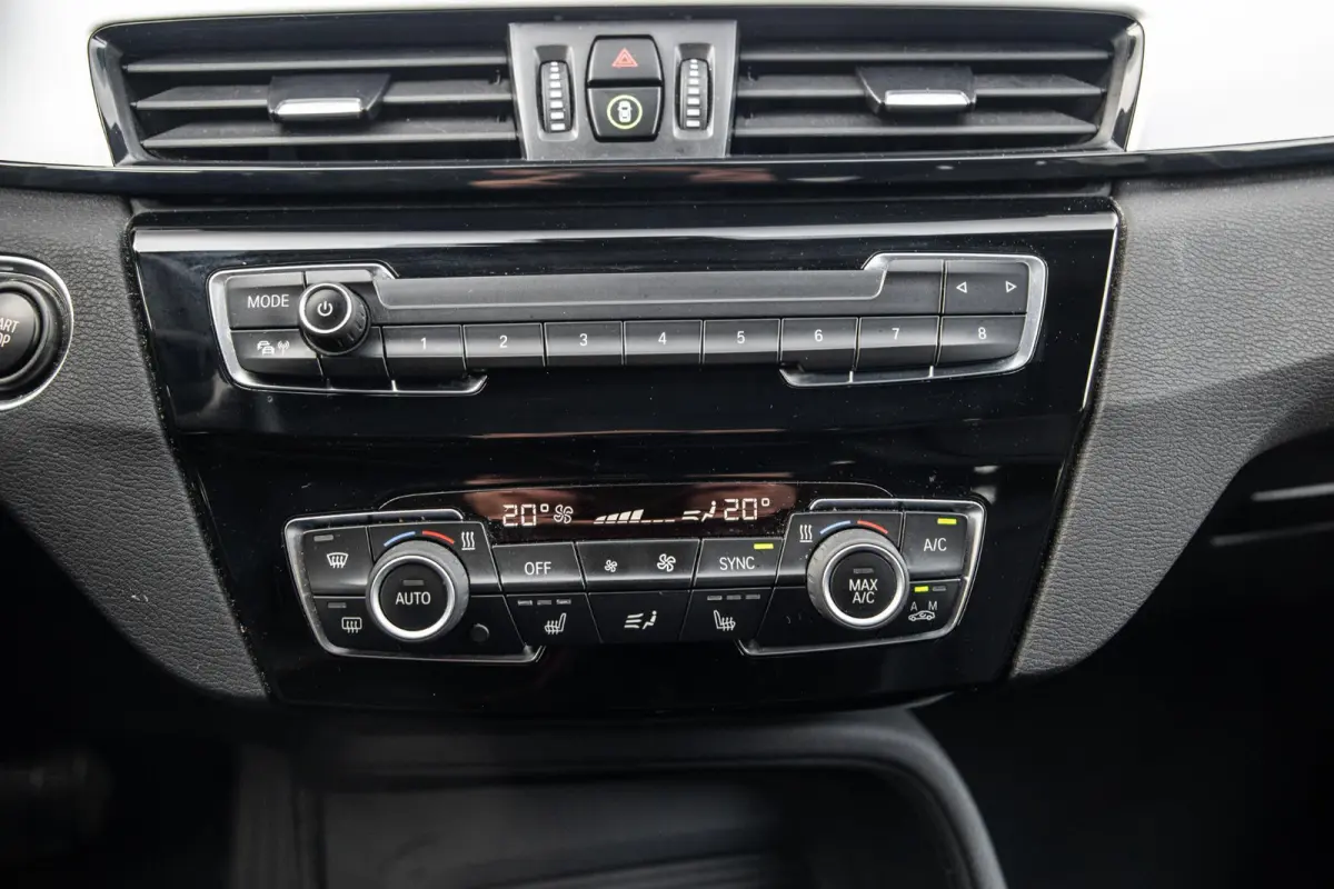 xDrive25e Executive CAMERA / CARPLAY / HEAD UP DISPLAY / LEDER / LED / CRUISE CONTROLE / STOELVERWARMING