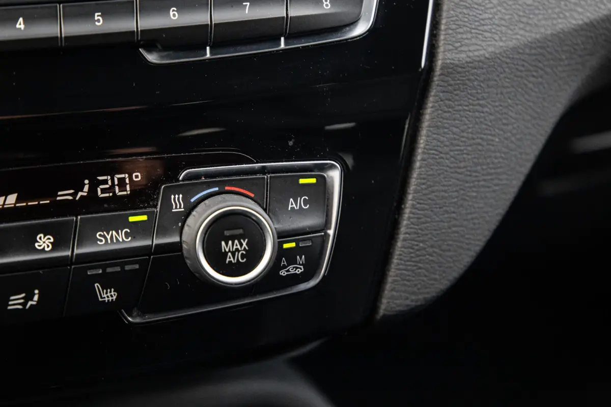 xDrive25e Executive CAMERA / CARPLAY / HEAD UP DISPLAY / LEDER / LED / CRUISE CONTROLE / STOELVERWARMING