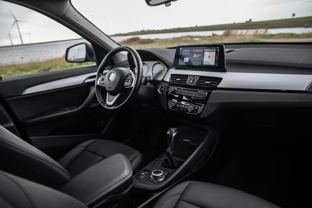 xDrive25e Executive CAMERA / CARPLAY / HEAD UP DISPLAY / LEDER / LED / CRUISE CONTROLE / STOELVERWARMING