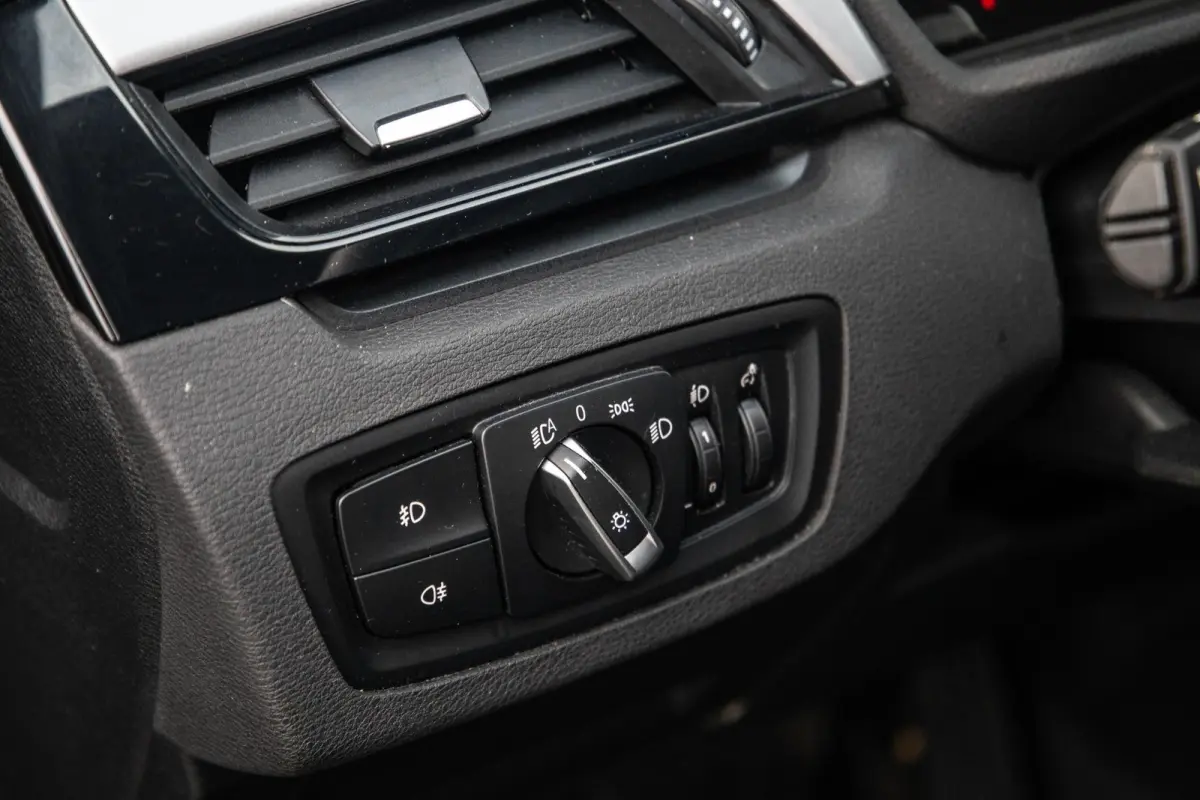 xDrive25e Executive CAMERA / CARPLAY / HEAD UP DISPLAY / LEDER / LED / CRUISE CONTROLE / STOELVERWARMING