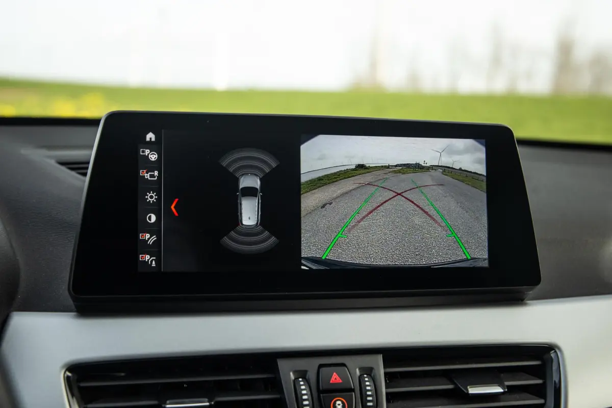 xDrive25e Executive CAMERA / CARPLAY / HEAD UP DISPLAY / LEDER / LED / CRUISE CONTROLE / STOELVERWARMING