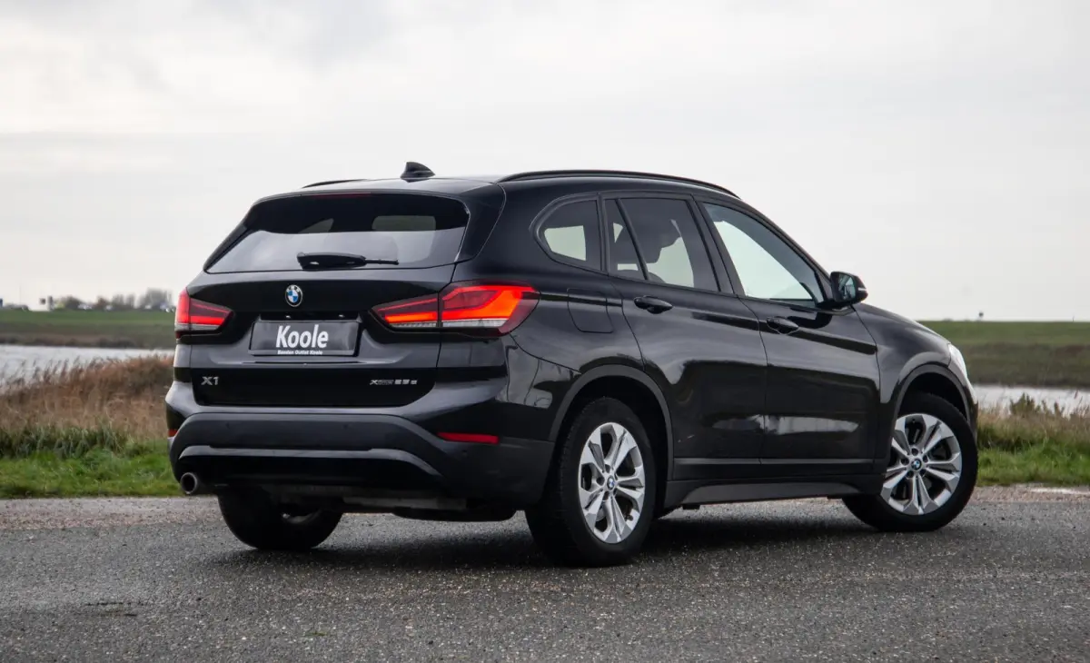 xDrive25e Executive CAMERA / CARPLAY / HEAD UP DISPLAY / LEDER / LED / CRUISE CONTROLE / STOELVERWARMING