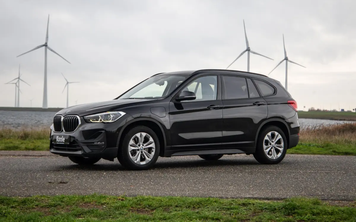 xDrive25e Executive CAMERA / CARPLAY / HEAD UP DISPLAY / LEDER / LED / CRUISE CONTROLE / STOELVERWARMING