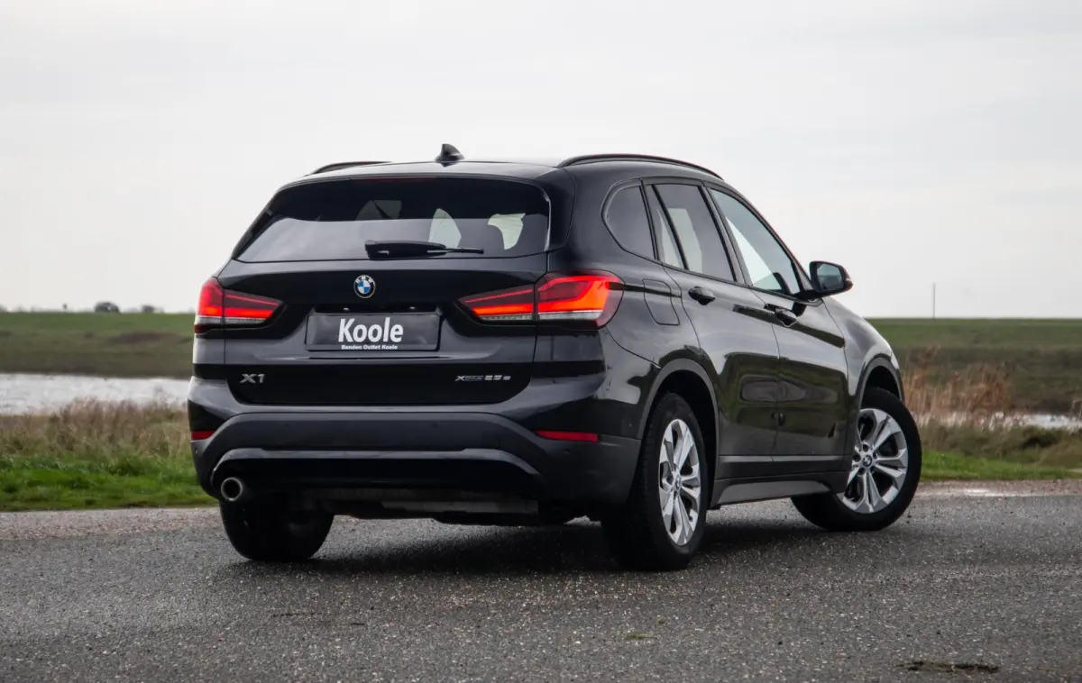 xDrive25e Executive CAMERA / CARPLAY / HEAD UP DISPLAY / LEDER / LED / CRUISE CONTROLE / STOELVERWARMING