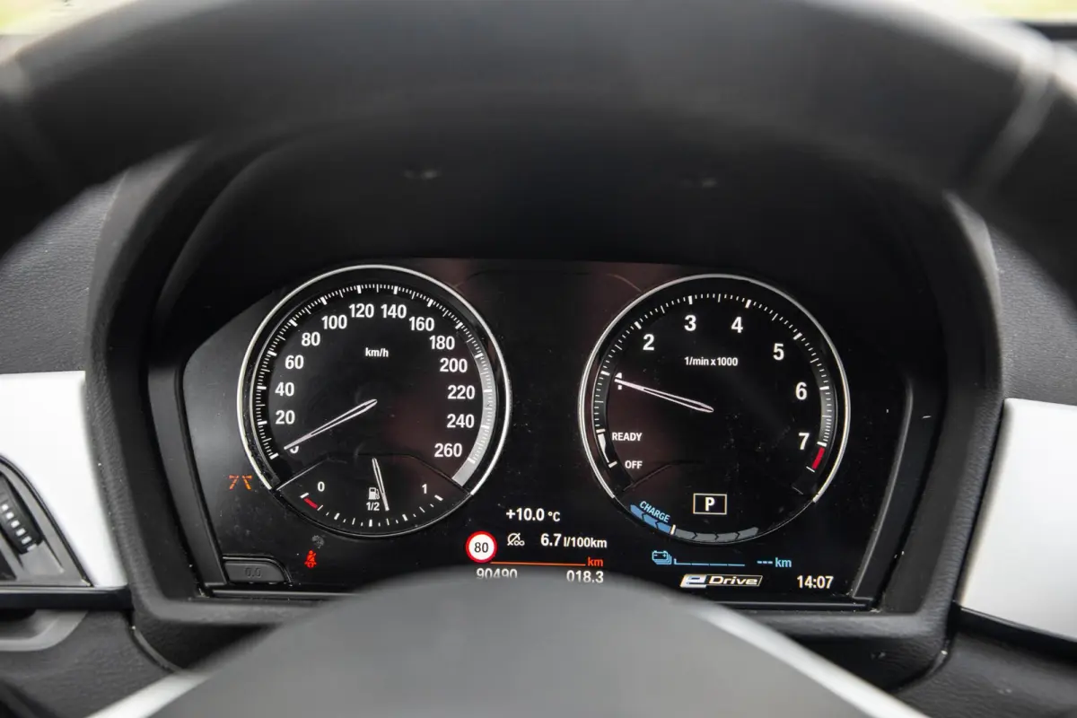 xDrive25e Executive CAMERA / CARPLAY / HEAD UP DISPLAY / LEDER / LED / CRUISE CONTROLE / STOELVERWARMING