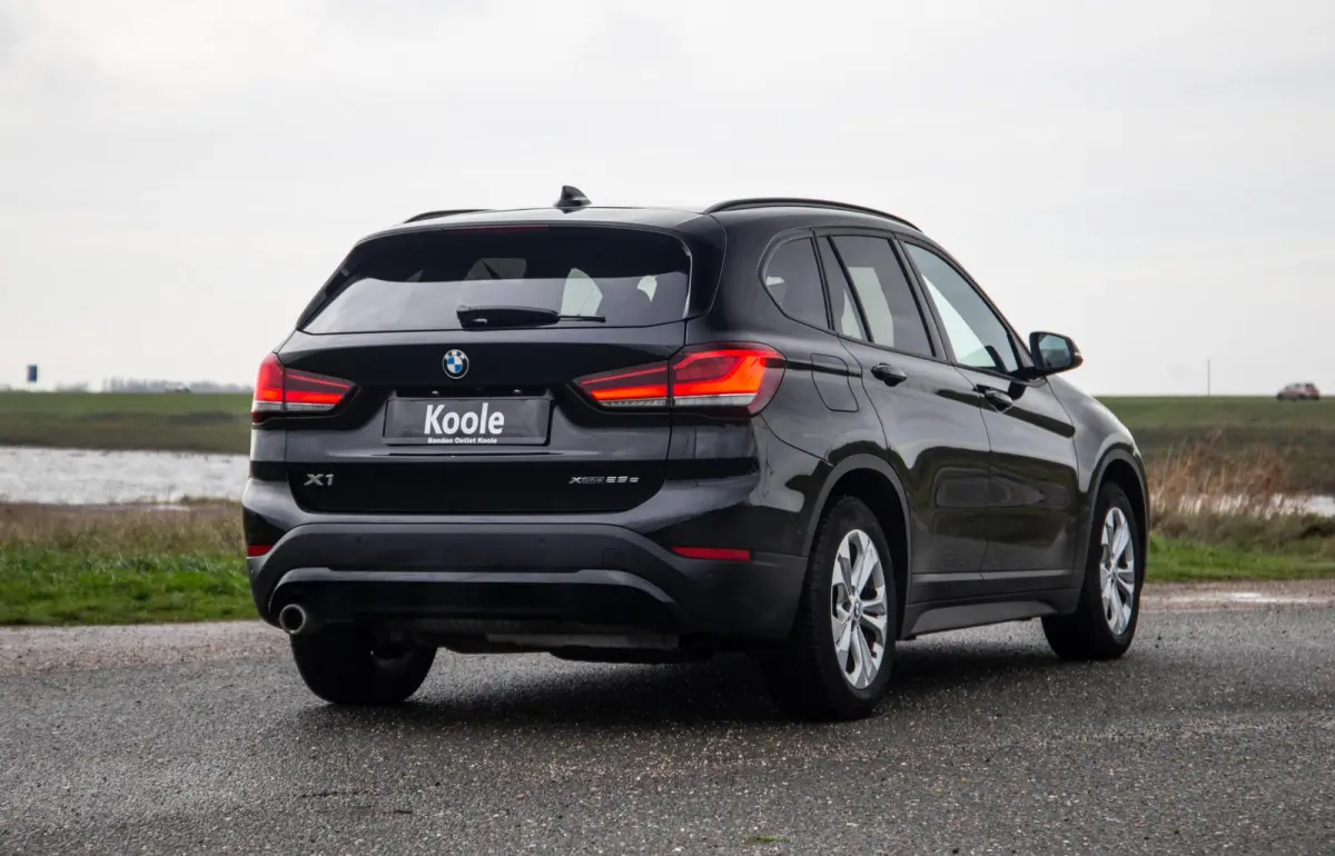 xDrive25e Executive CAMERA / CARPLAY / HEAD UP DISPLAY / LEDER / LED / CRUISE CONTROLE / STOELVERWARMING