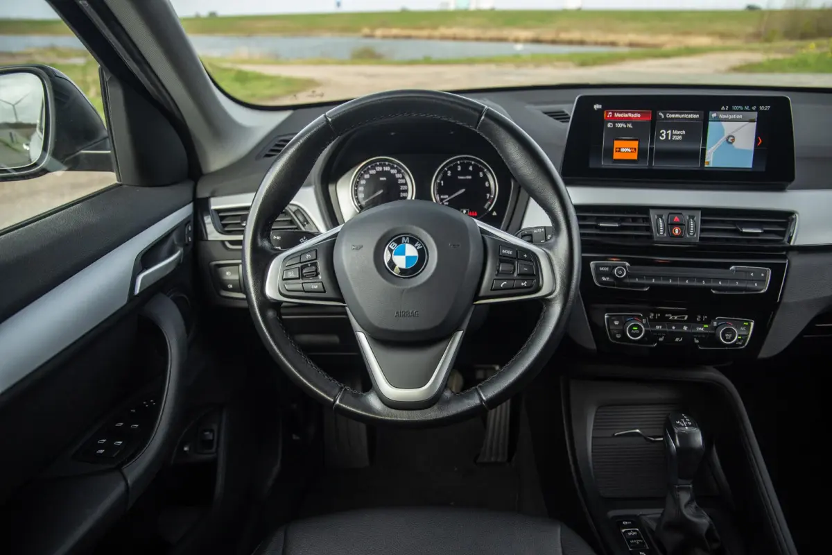 xDrive25e Executive CAMERA / CARPLAY / HEAD UP DISPLAY / LEDER / LED / CRUISE CONTROLE / STOELVERWARMING