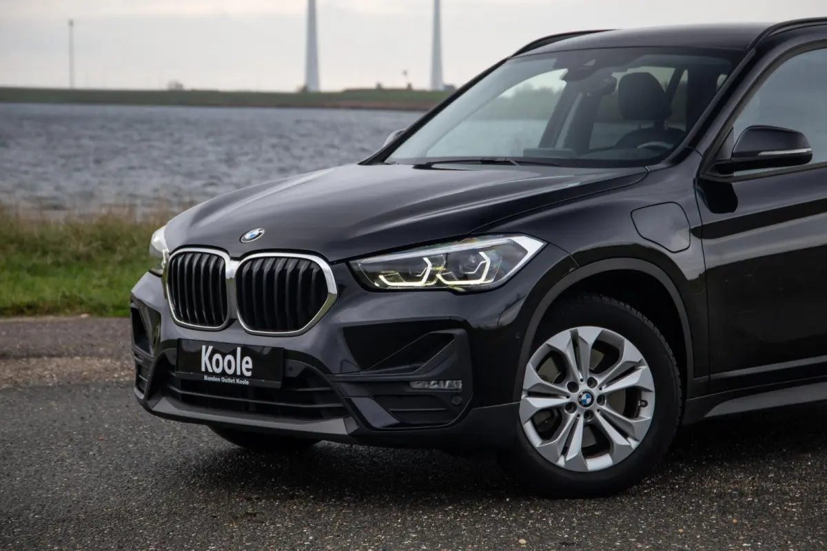 xDrive25e Executive CAMERA / CARPLAY / HEAD UP DISPLAY / LEDER / LED / CRUISE CONTROLE / STOELVERWARMING