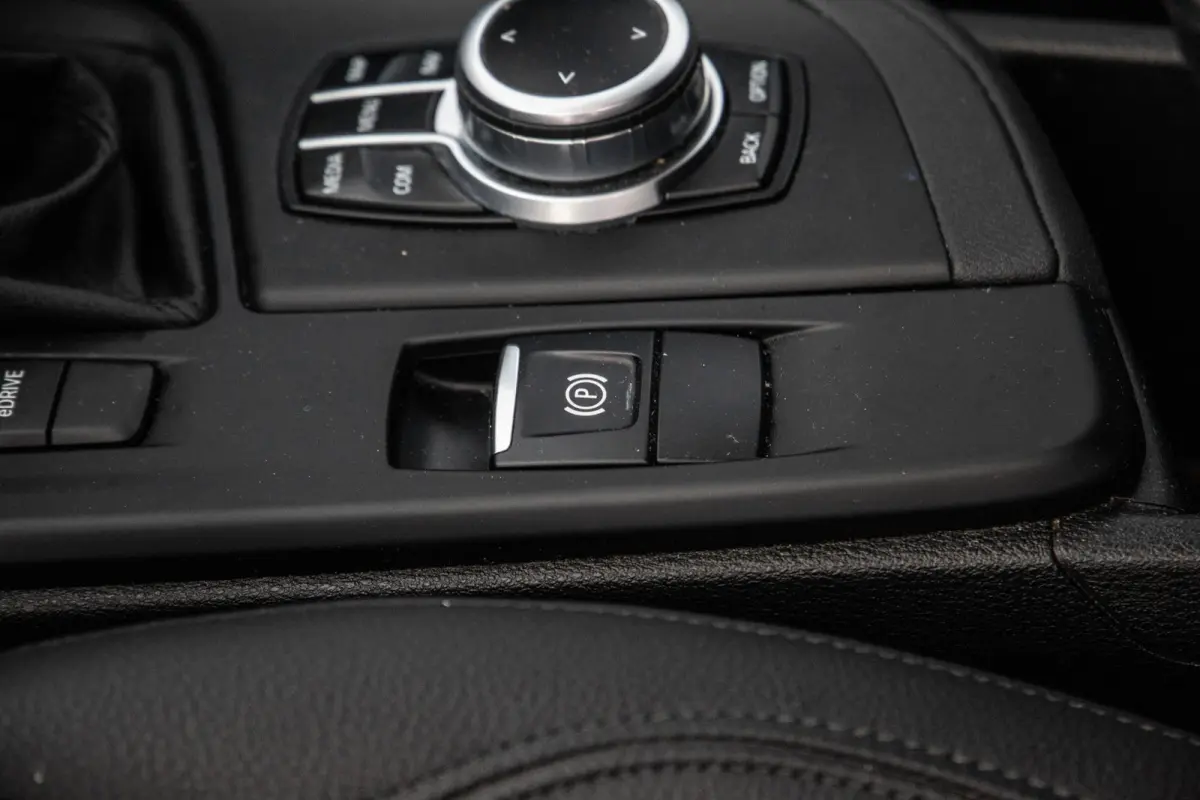 xDrive25e Executive CAMERA / CARPLAY / HEAD UP DISPLAY / LEDER / LED / CRUISE CONTROLE / STOELVERWARMING